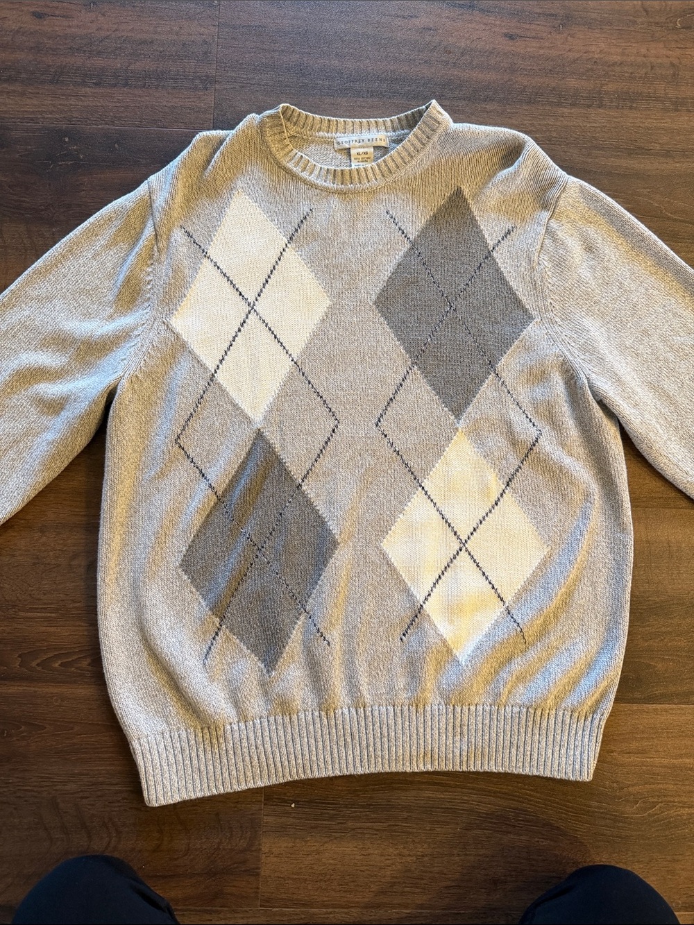 Geoffrey Beene Light Gray Argyle Crewneck Sweater with Cream Diamonds